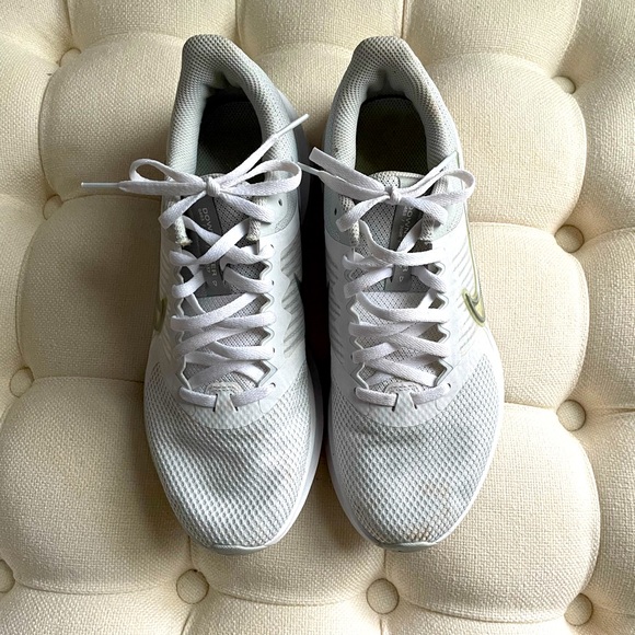 Women’s Nike Downshifter 8.5 White - Picture 2 of 7